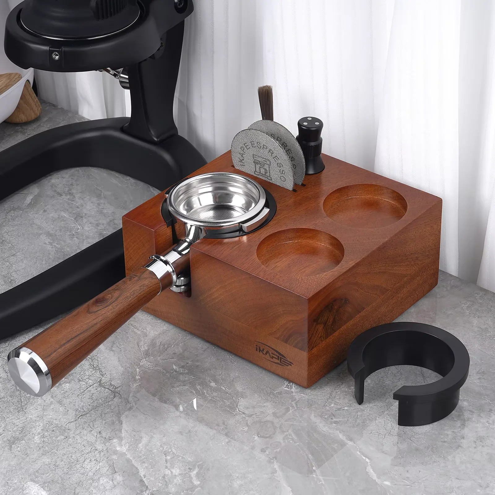 حامل سدادة الاسبريسو من IKAPE، قاعدة محطة سدادة قهوة خشبية 7 في واحد من خشب الجوز الطبيعي، حامل حصيرة إسبريسو مناسب 51/54/58 مم