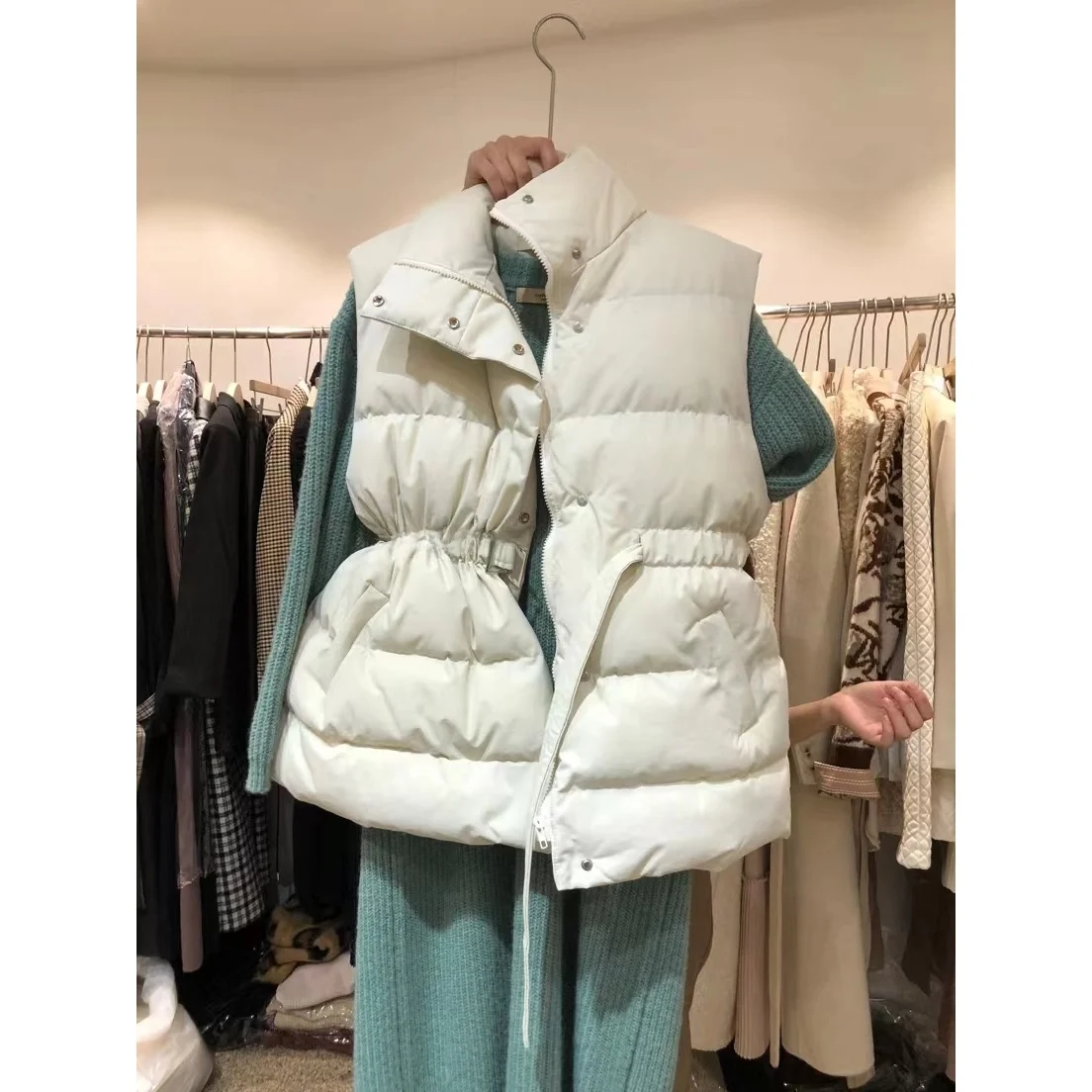 

Модная женская хлопковая куртка с утяжкой на талии, воротником-стойкой, утепленная, зимняя, на молнии, для повседневной носки, стильная