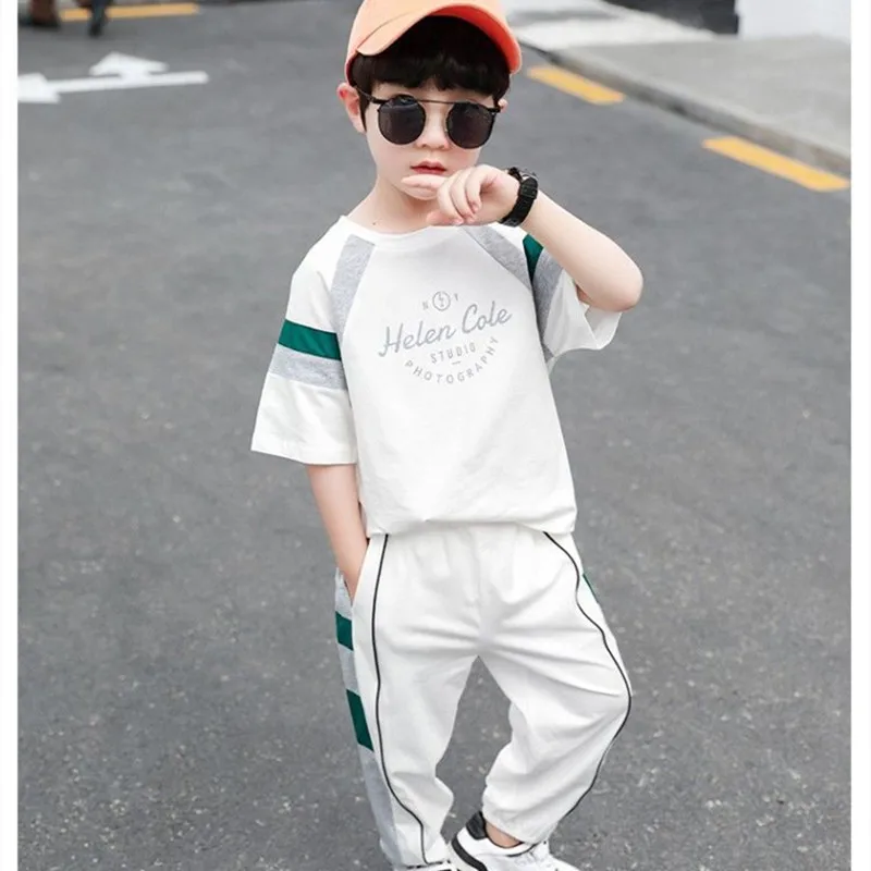 Set di abbigliamento estivo per ragazzi 2023 nuovi bambini Cool Loose Fit Sportswear edizione coreana t-shirt a maniche corte per bambini 2 pezzi