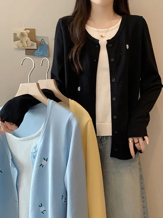 

plus Size Knitted Top with Embroidered Flowers Long Sleeve Design Sensation Slimming Versatile Autumn New Style for plus Size...