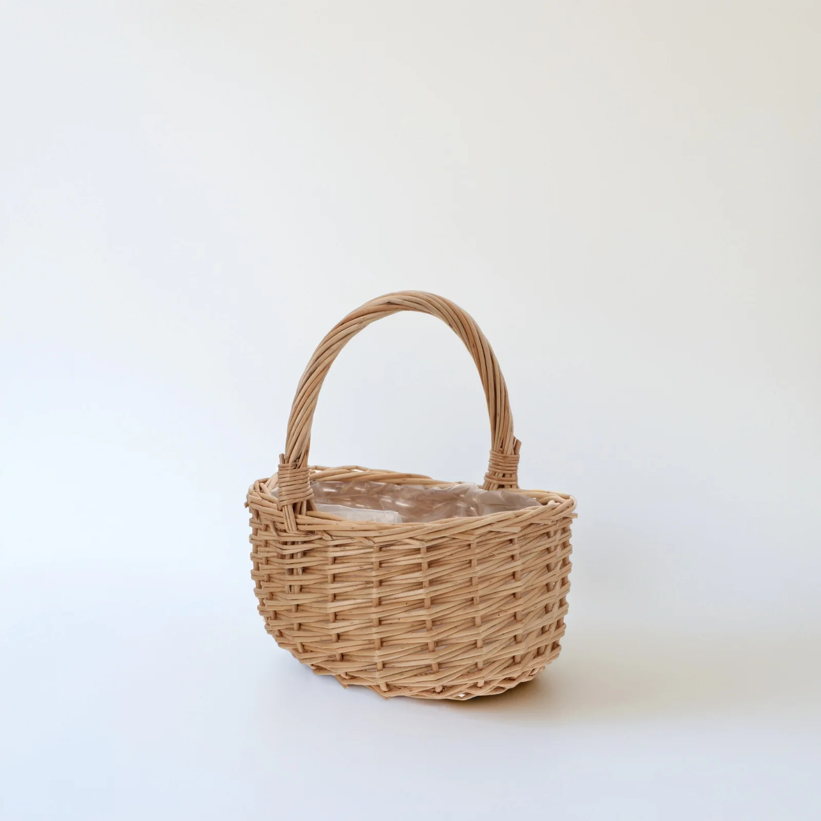 

1Pcs Natural Rattan Woven Flower Basket Light Yellow Multi-Functional Storage Basket for Flower Decor Eggs Fruit Holder Rustic