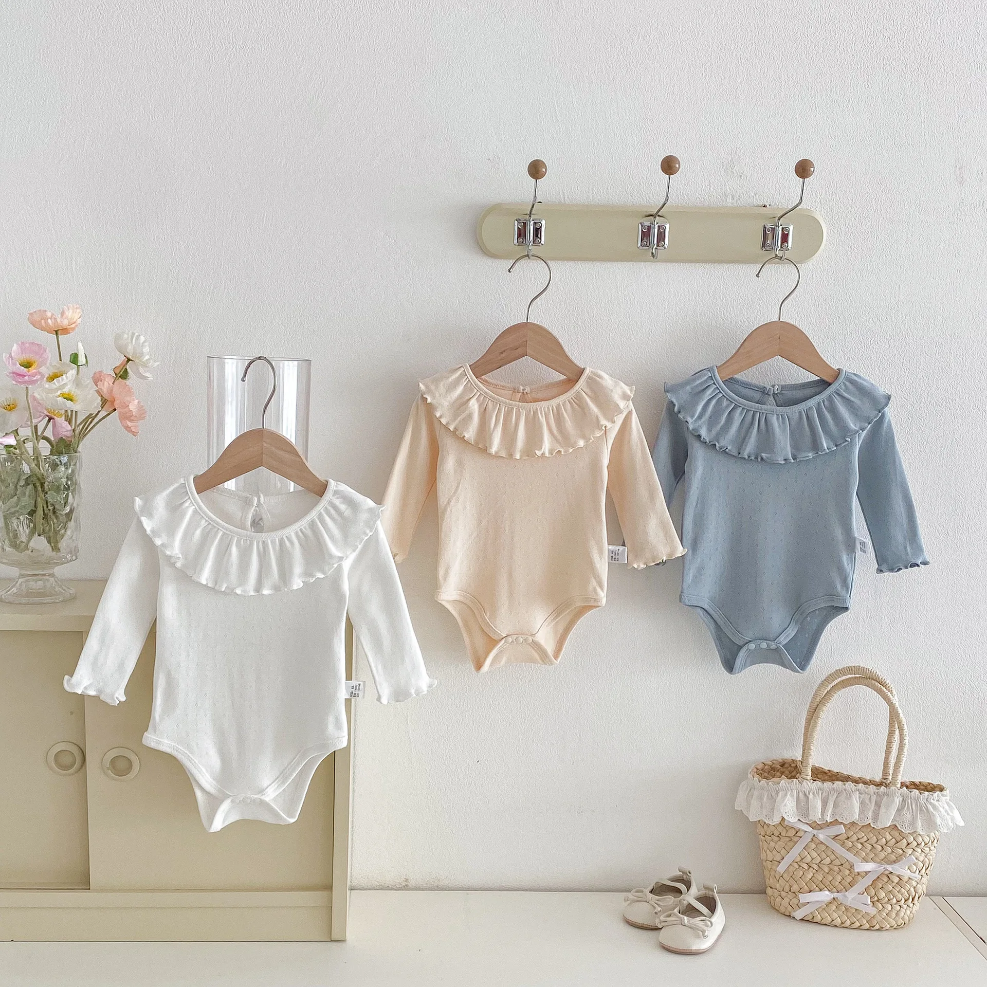 

2026 Spring New Baby Long Sleeve Bodysuit Cotton Infant Girl Cute Ruffle Collar Princess Jumpsuit Solid Newborn Clothes 0-24M