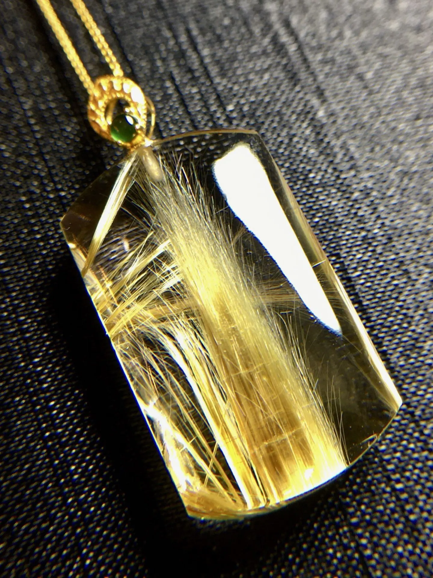 

Natural Gold Rutilated Quartz Pendant Rutilated Quartz 24.6*14.6*7.2mm Rectangle Women Brazil AAAAAAA