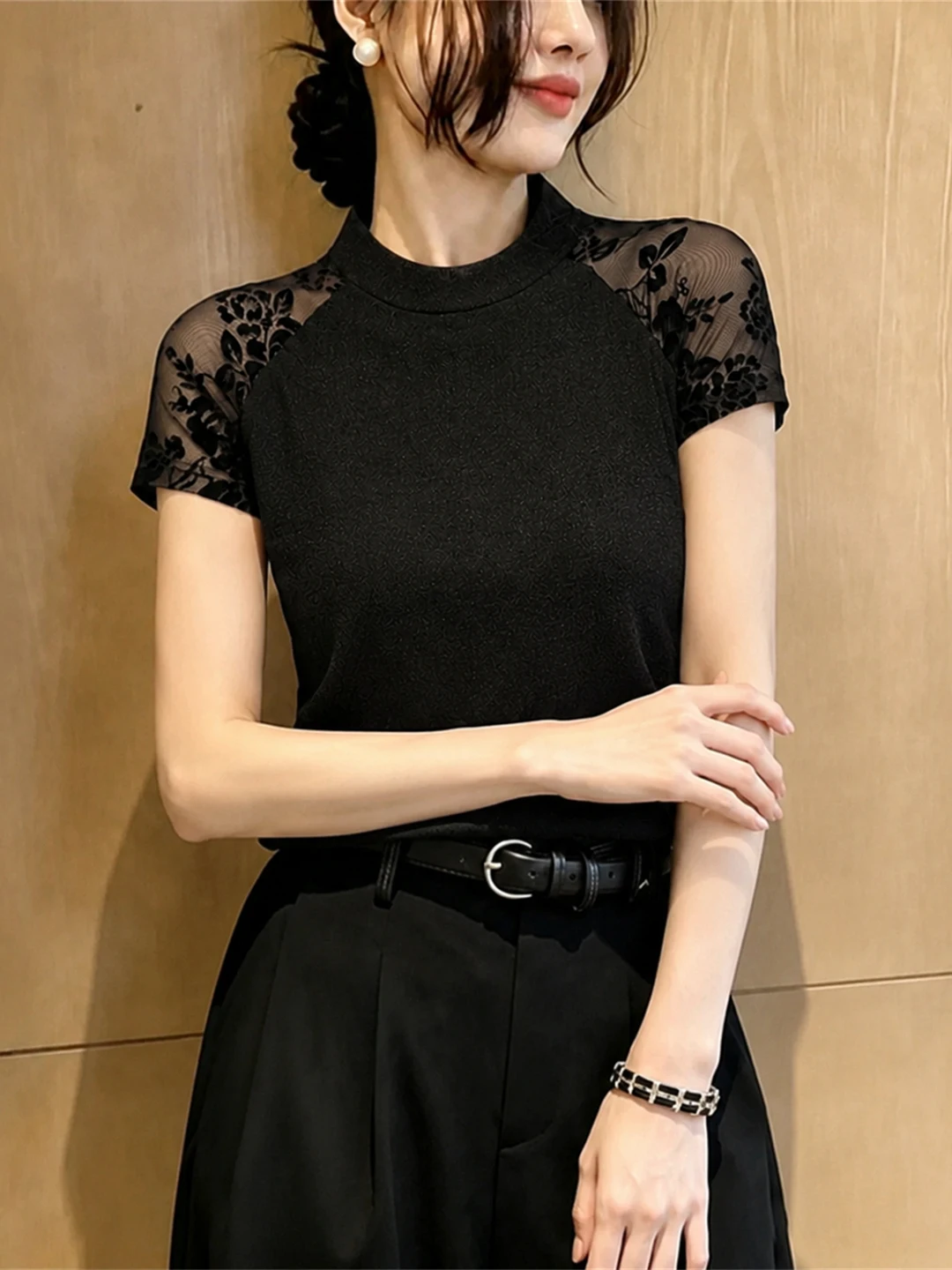 Elegant Lace Splice Ice Silk Knitted Top Women's Slim Fit Short Sleeve Fashionable Summer Fashion Commute Style round Neck