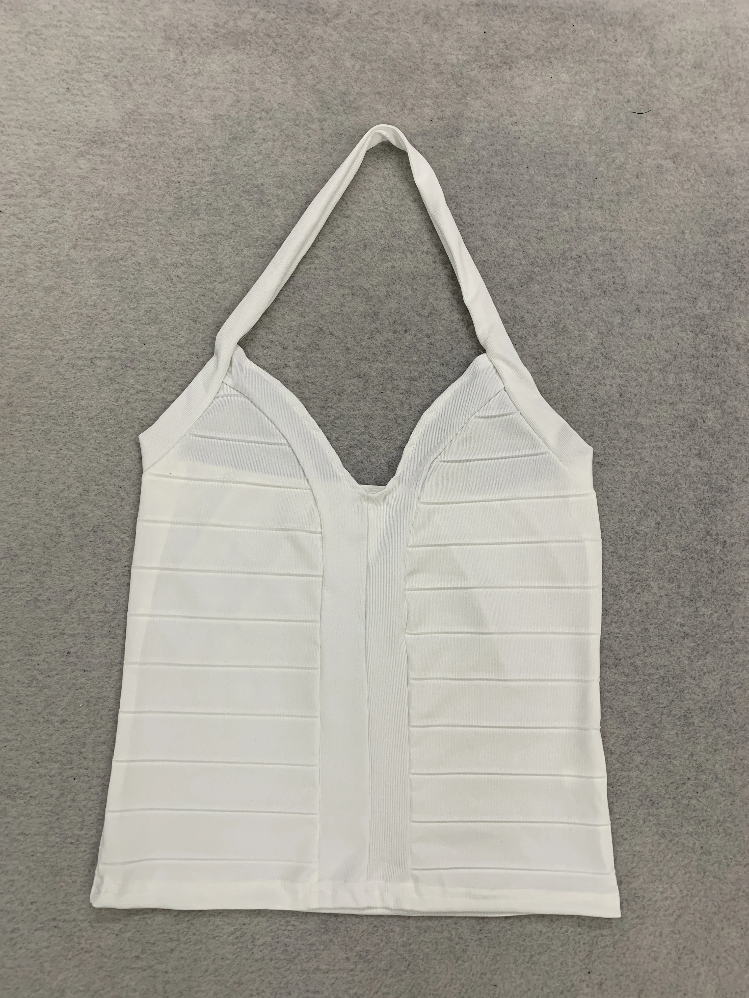 Damen Neckholder-Crop-Top mit V-Ausschnitt, Bandage-Design, ärmellos, figurbetont, für Nachtclub-Partys, als Camisole für den täglichen Streetwear-Look – Detail 4