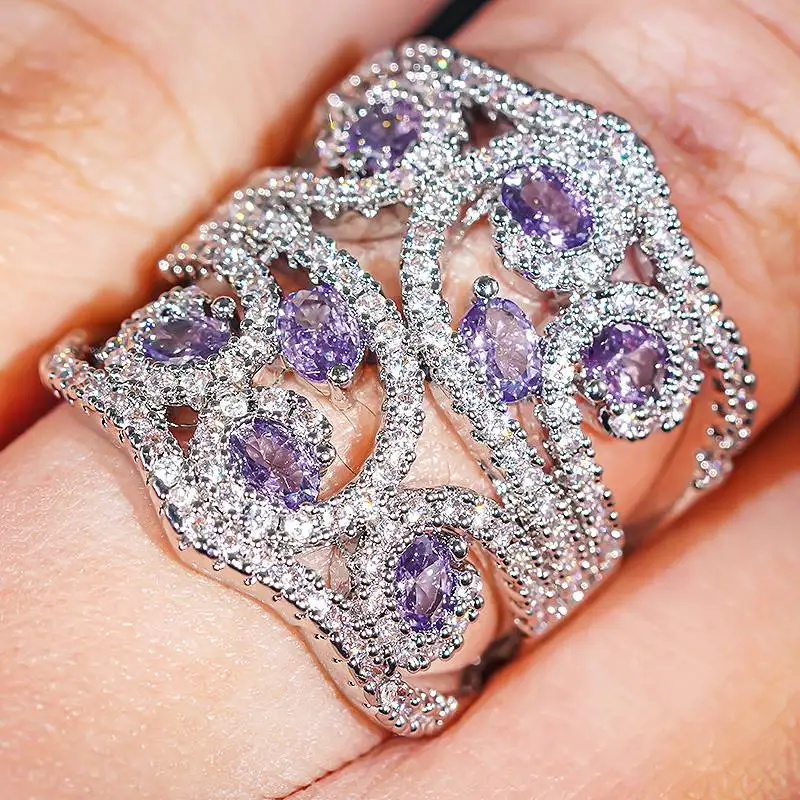 Huitan Damen-Ring mit hellviolettem CZ, einzigartiges Design, ästhetische weibliche Party, Verlobung, Luxus-Finger-Accessoires, edler Schmuck