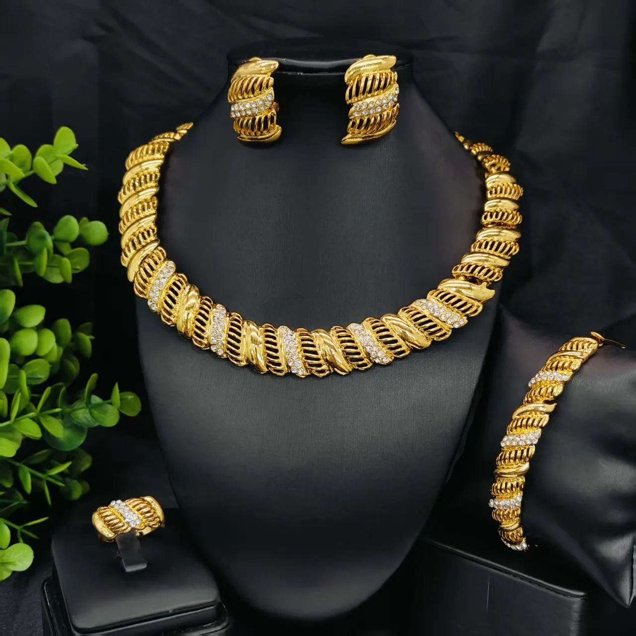 Lightweight Comfort Stylish Diamond  Necklace Earrings Bracelet Ring For Women 24K Gold AU999 all-day comfortable wear