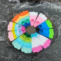 Nuevas aletas de entrenamiento de natación de colores para turismo de verano, zapatos de rana de buceo de silicona elástica y suave