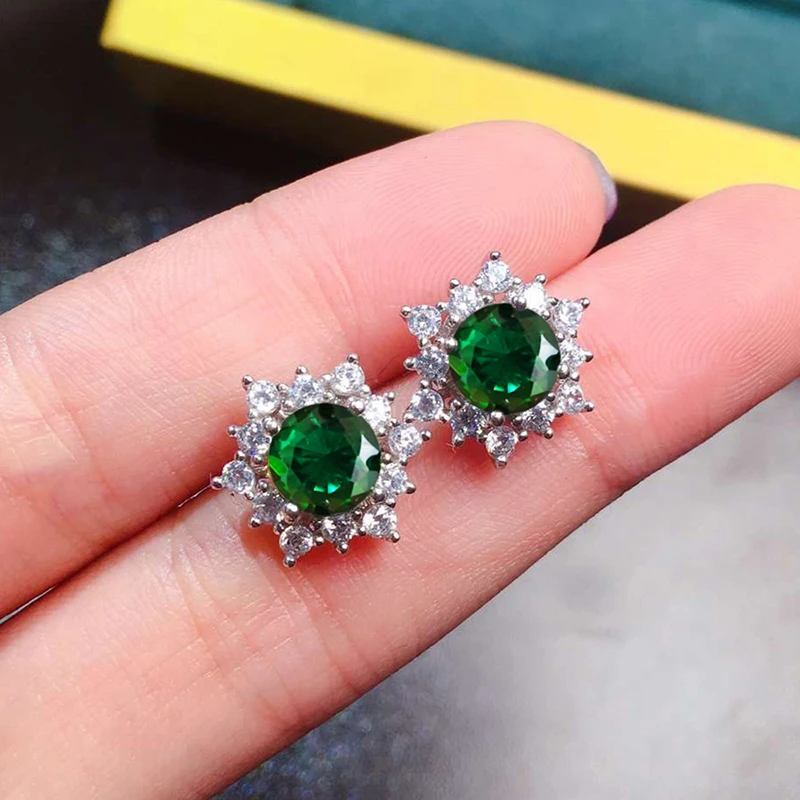 Huitan Bright Round Green Zirconia Earrings Lady Dazzling Ear Studs Female Daily Accessories Female Engagement Ceremony Jewelry