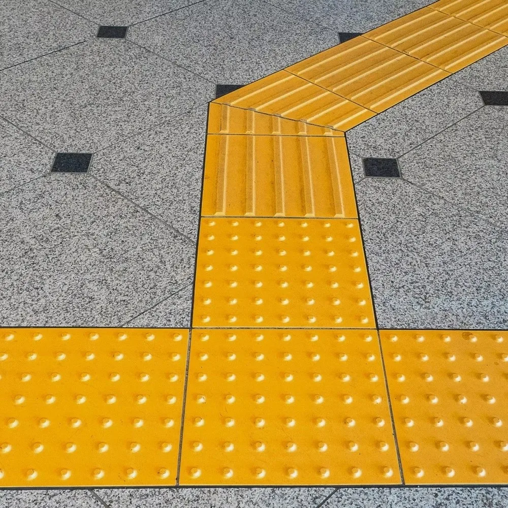 PVC Blind Road Brick Durable Tactile Paving Safety Navigation Tiles Guide Bricks For Roadway Pathway Street Sidewalk