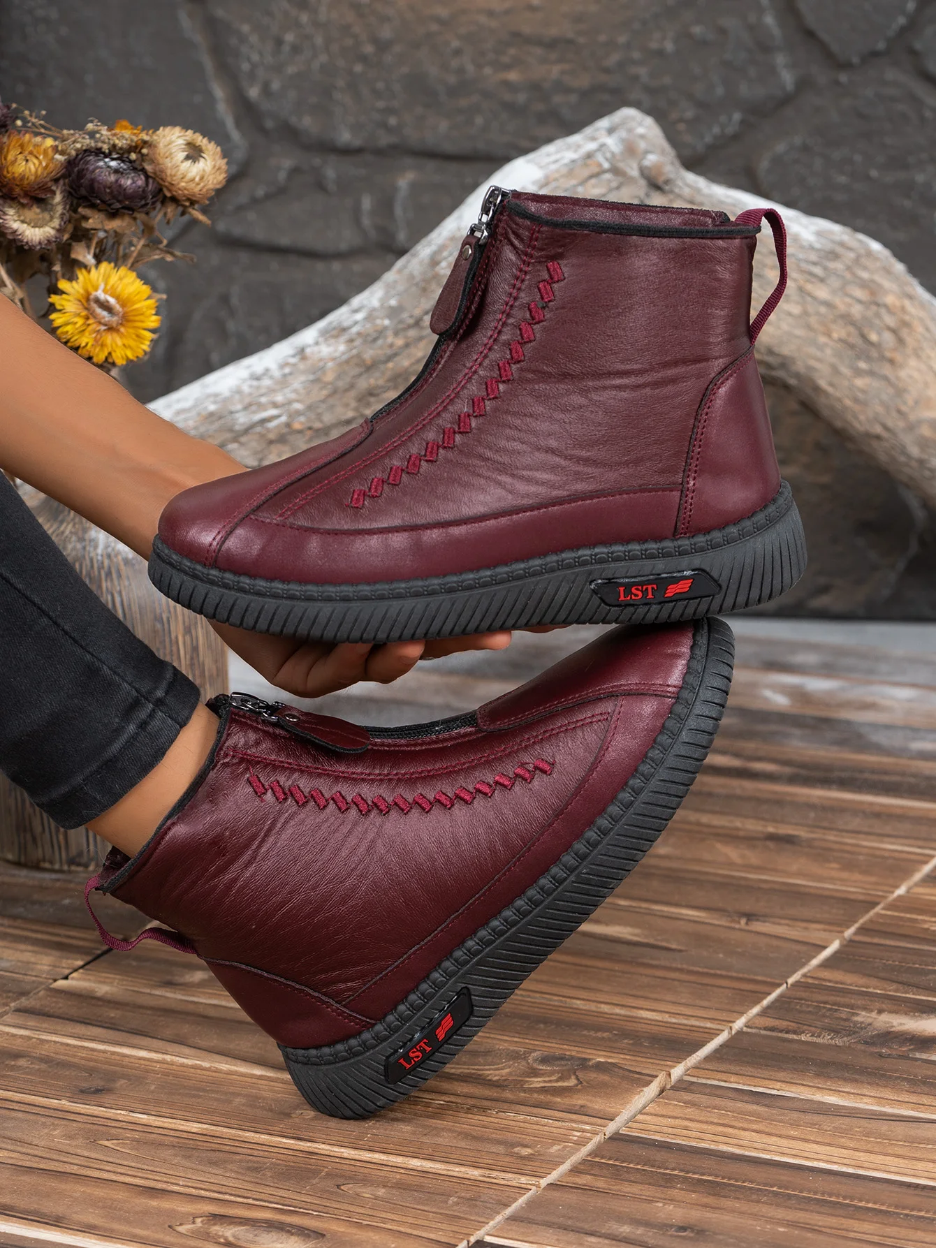 2026 Winter Damen Fleece-Gefütterte Leder-Stiefeletten Klettverschluss Stickerei Rutschfeste Weiche Gummisohle Warme Freizeitstiefel – Detail 34