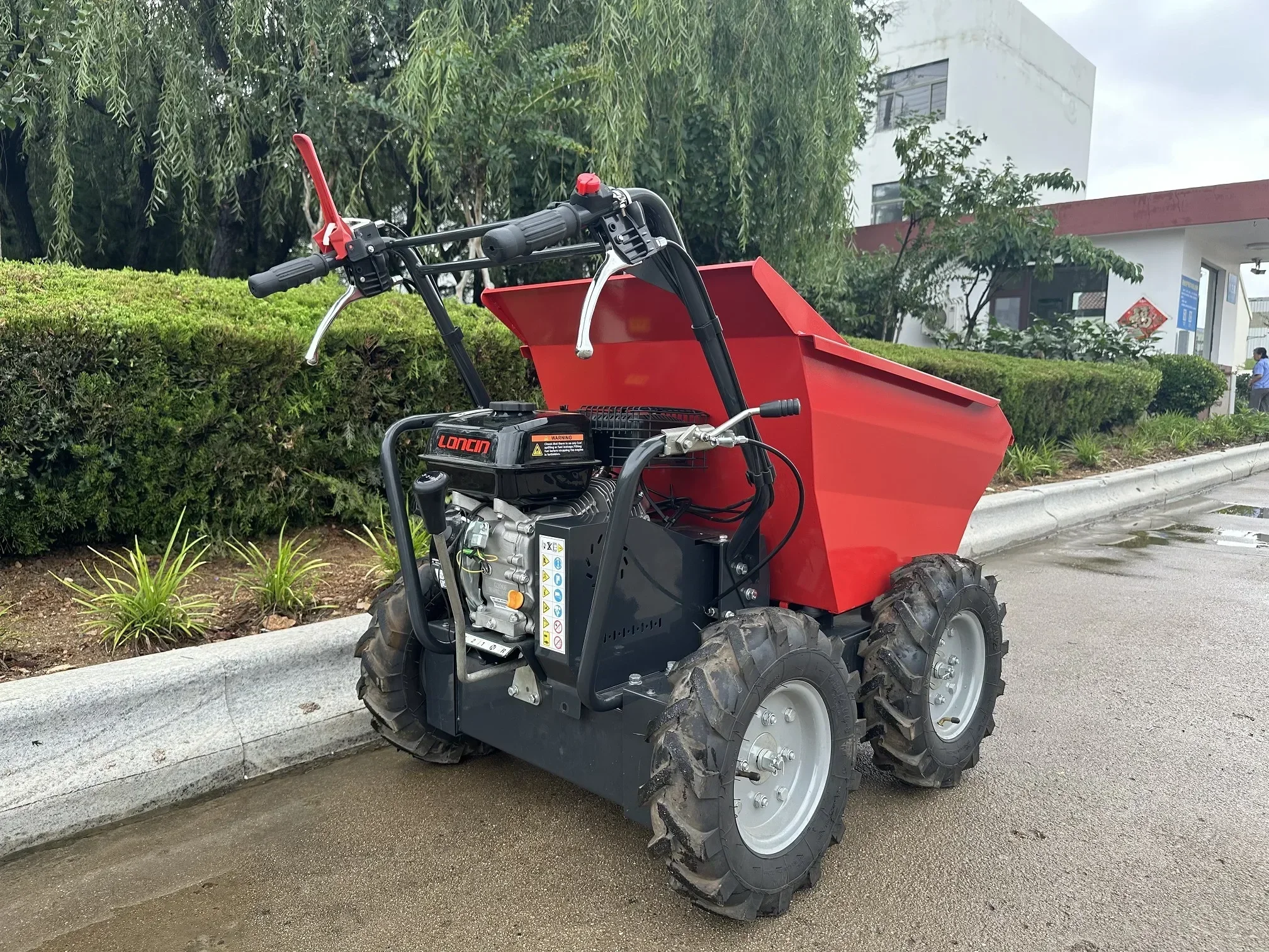 Factory Price High Efficiency Mini Dumper Gasoline Wheel Barrow For Engineering Transport