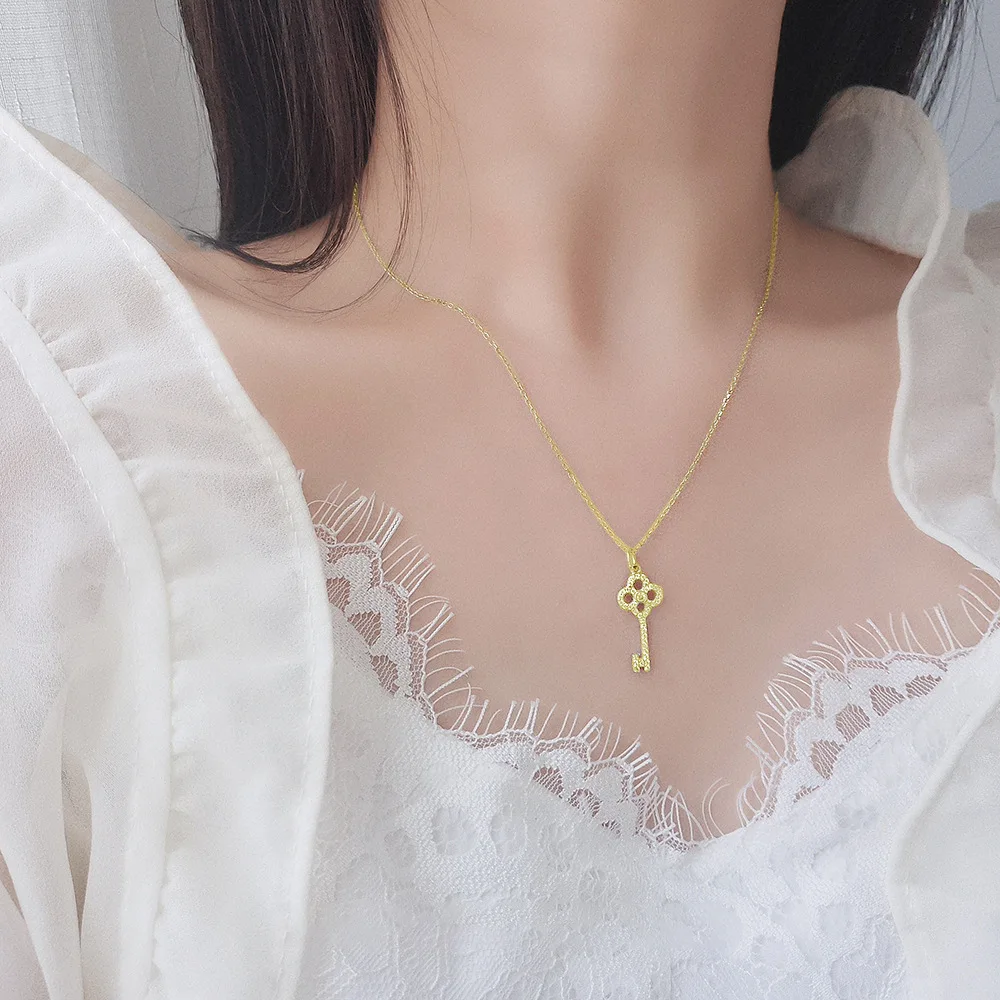 Fashion High-End Key Copper Pendant Necklace for Women Luxury Minimalist Personality Cold Tone Versatile Accessory