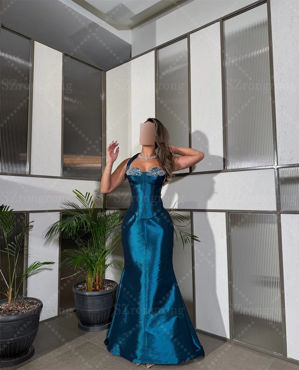 

Custom Made Spaghetti Straps Satin High Quality Evening Dress Beading Crystal Floor Length Sheath Backless Saudi Arab Gown