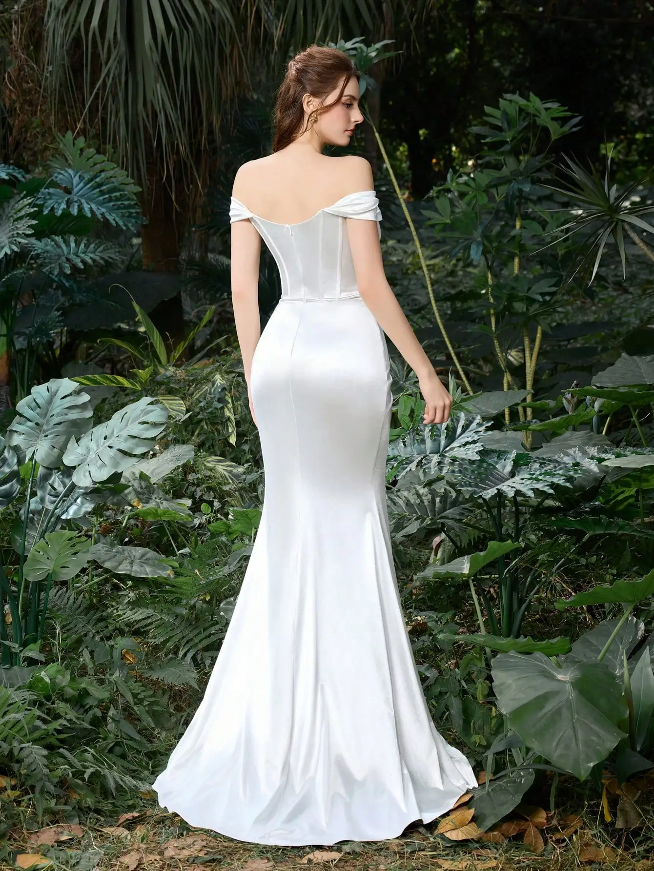 Elegant off-shoulder slit satin wedding dress, suitable for nature-themed weddings and corporate dinners