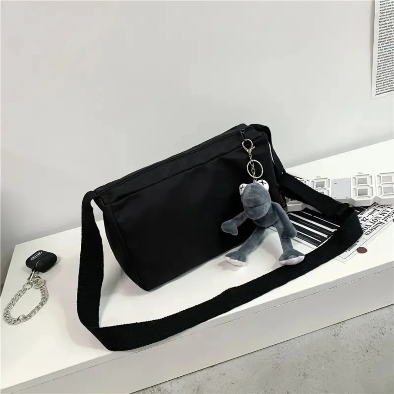 

Everyday Use Large Foldable Women's Casual Canvas Travel Bag with Adjustable Shoulder Strap for Comfortable and Stylish Travelin
