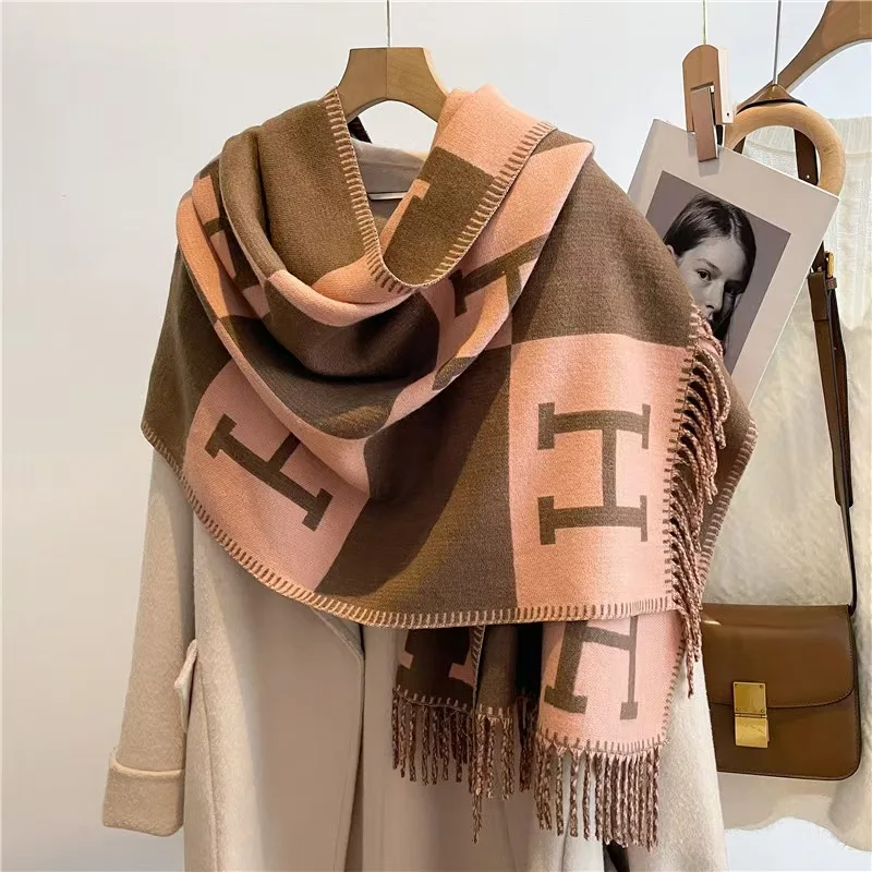 Luxury Designer Autumn Winter Imitation Cashmere Scarf Women Fashion Versatile Lady Girls Warm Cape Neck Ladies Scarves Écharpes