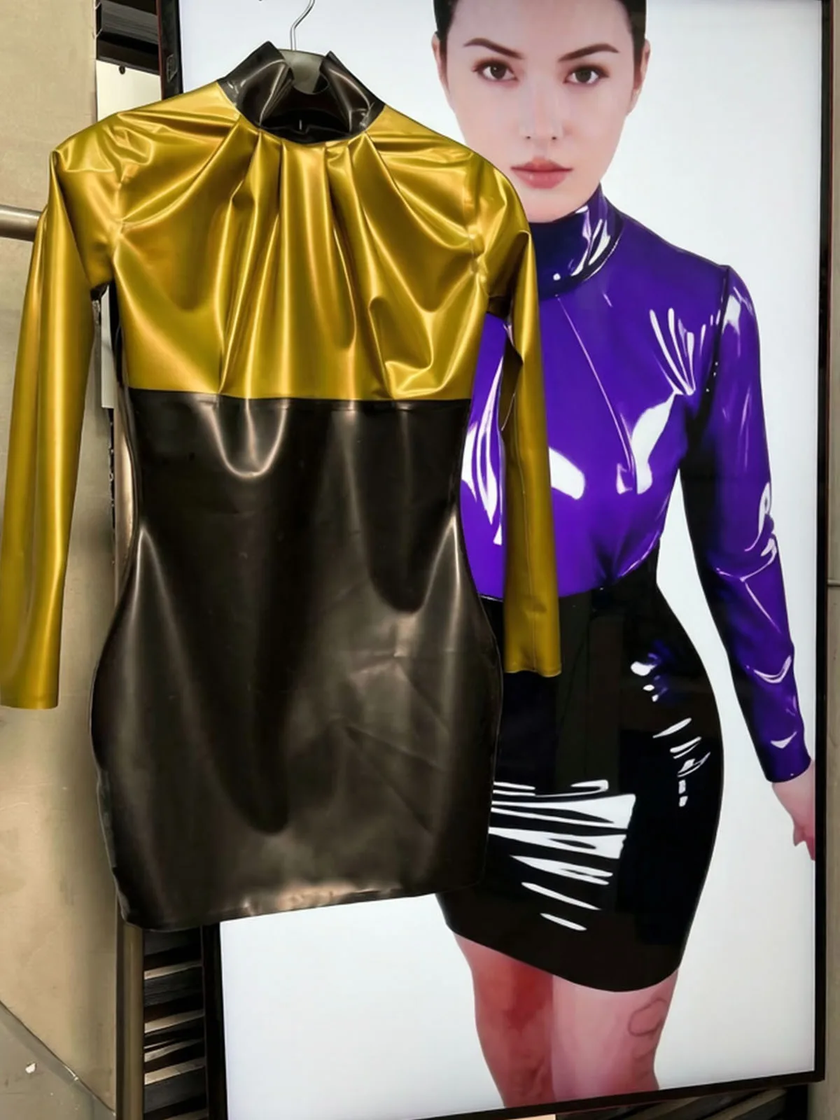 Gold-Schwarzes Glänzendes Langarm-Minikleid für Bühnenauftritte und Partys, Modische Kleidung