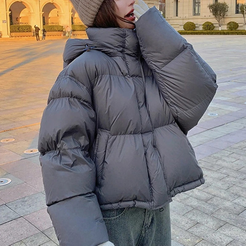 Kurtka puchowa damska z kapturem, blokowana kolorystycznie, zimowa 2025, nowa koreańska wersja, luźny krój, gruba i ciepła, uniwersalna kurtka typu chleb.