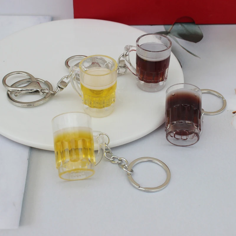 Llaveros creativos de acrílico con forma de taza de cerveza, divertidos llaveros de simulación de mini bebidas, para hombres y mujeres, para coche, bolso, regalo para amigos, fiesta