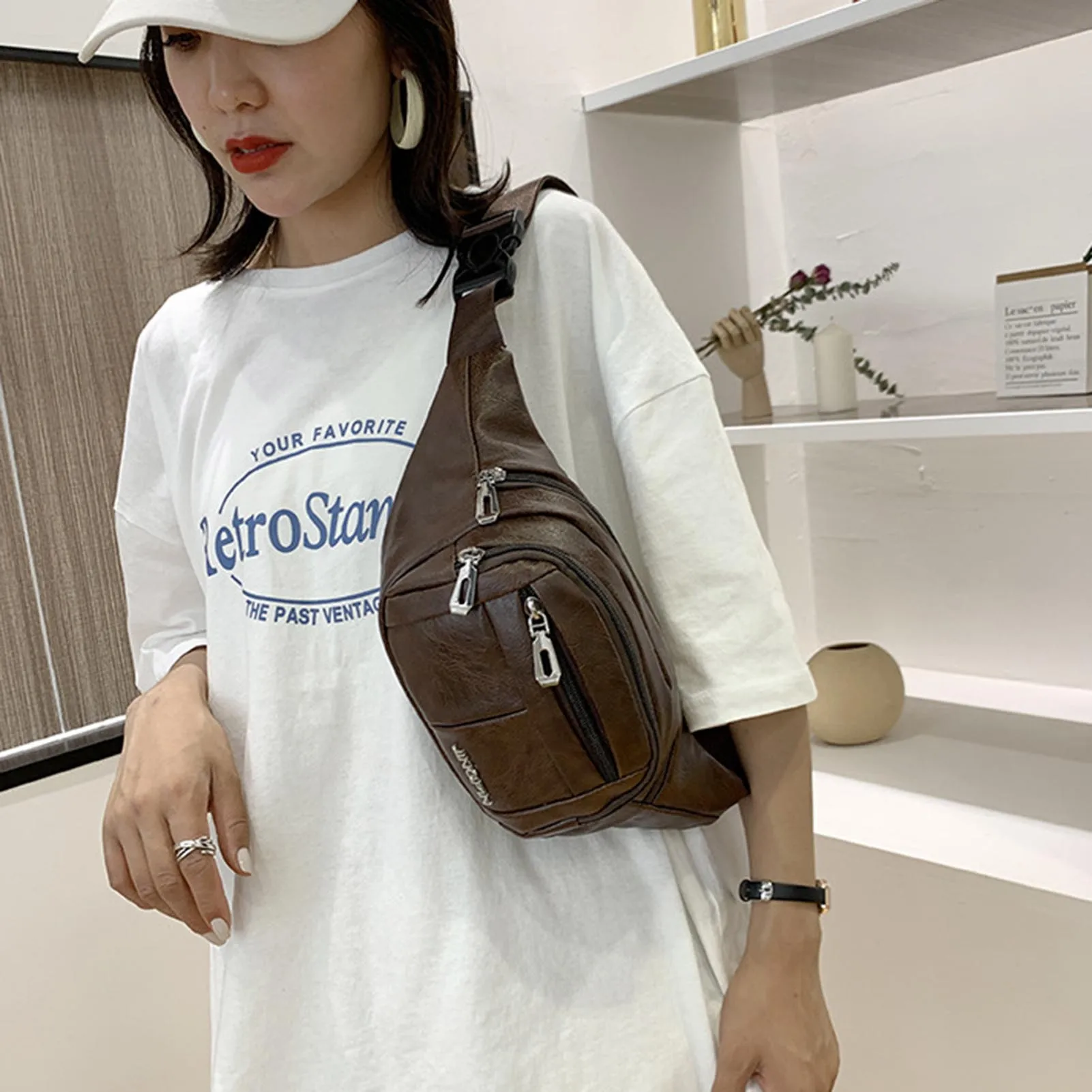 

Men's PU Leather Waist Bag with Durable Material Aesthetic Design Waist Bag Suitable for Outdoor Sports