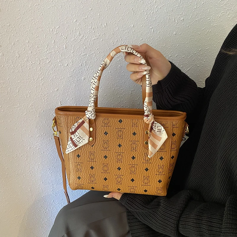 

Simple and Stylish Tote Bag, Women's Handbag with High-Capacity, Light Luxury Brand Niche Design