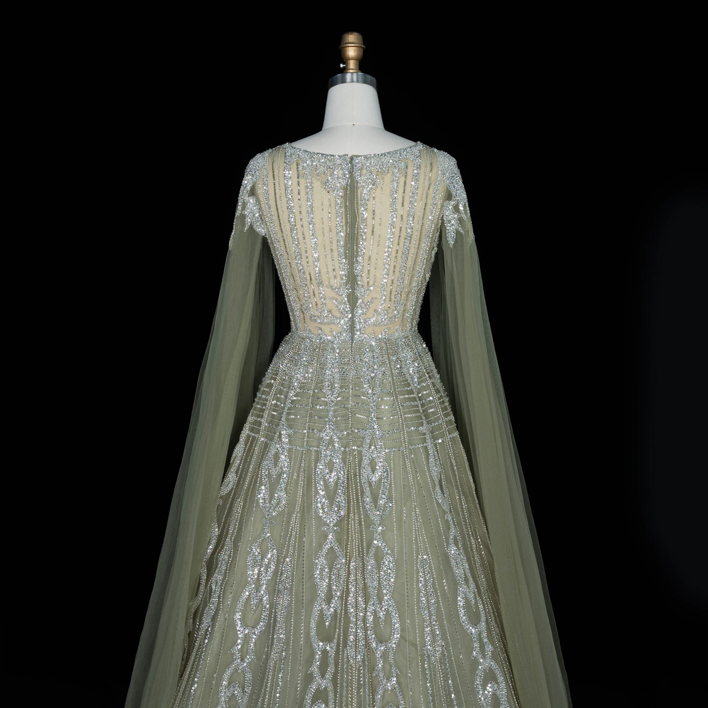 Sharon Said Luxuriöses grünes Abendkleid mit V-Ausschnitt, langen Tüll-Cape-Ärmeln, aufwendig mit Perlen verziert, für formelle Anlässe und Partys, SS073, nach Maß – Detail 10