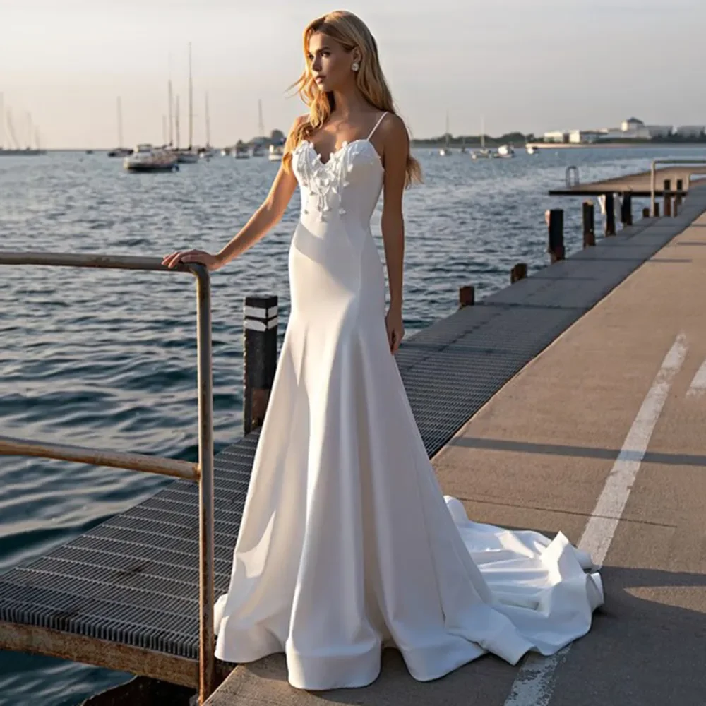 

Romantic Mermaid Elegant white satin V-neck Italian shoulder with halter detachable bow wedding proposal bridal gown