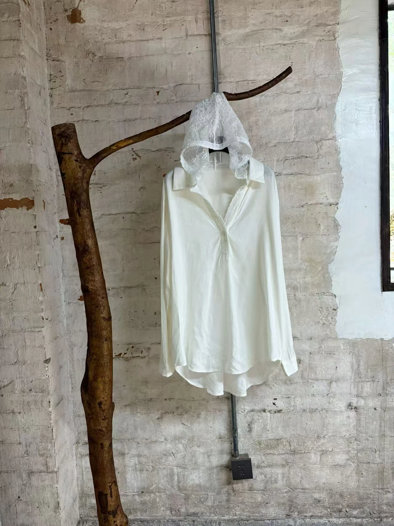 

Casual Lace Hooded Splice Long Sleeve Women's Shirt Loose Collar Buttoned Blouse Breathable Skin-Friendly Spring Fashion