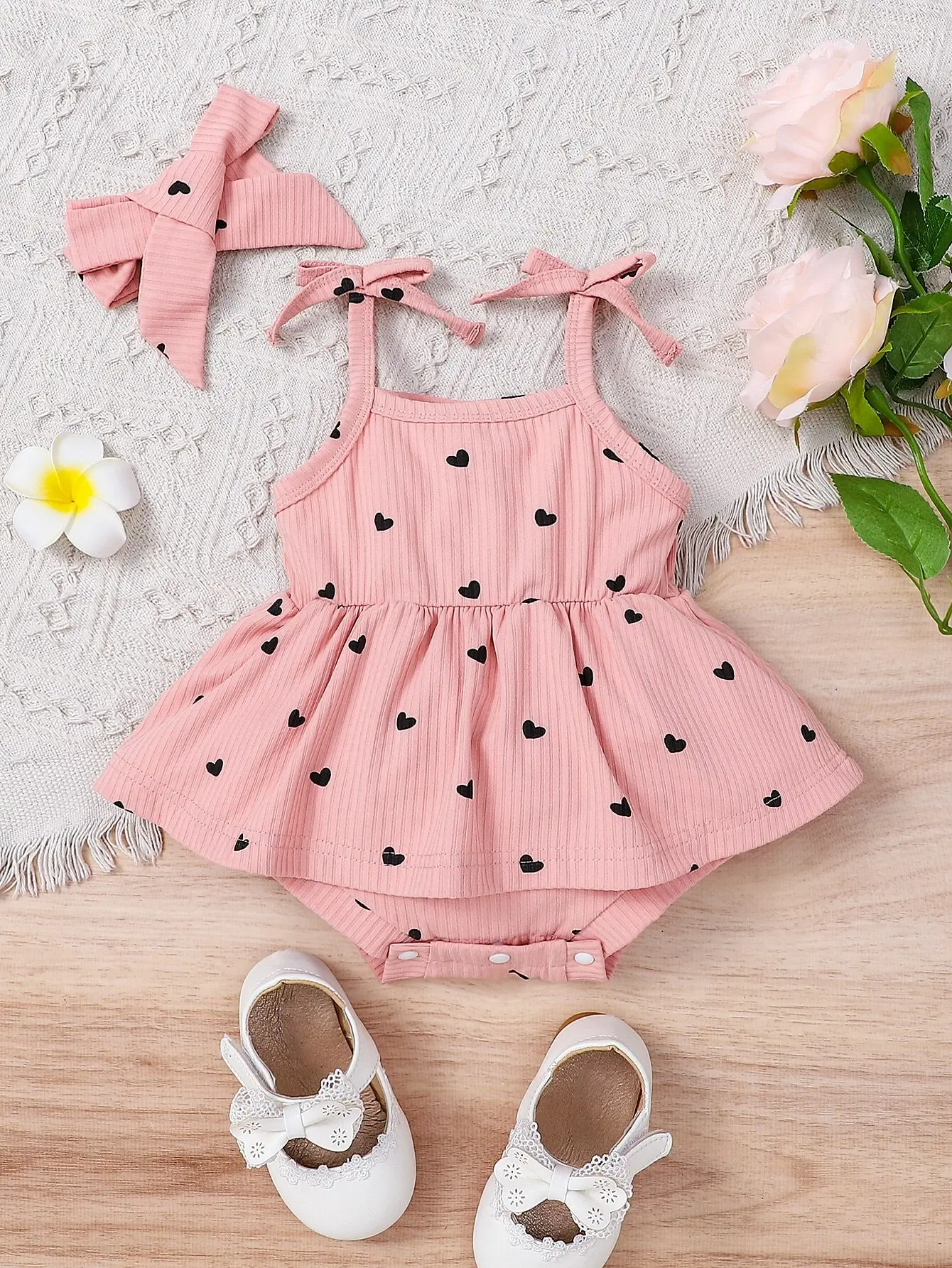 

Vintaside Kids Baby Girl Heart Print Bow Shoulder Cami Combo Bodysuit Dress & Headband