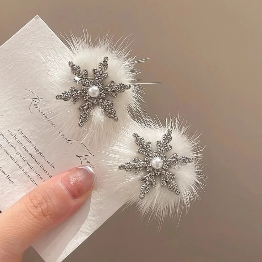 2PCS Exquisite Rhinestone Plush Snowflake Hair Clips Silver Sweet Christmas Snowflakes Hairpins Pearl Bow Duck Down Clip