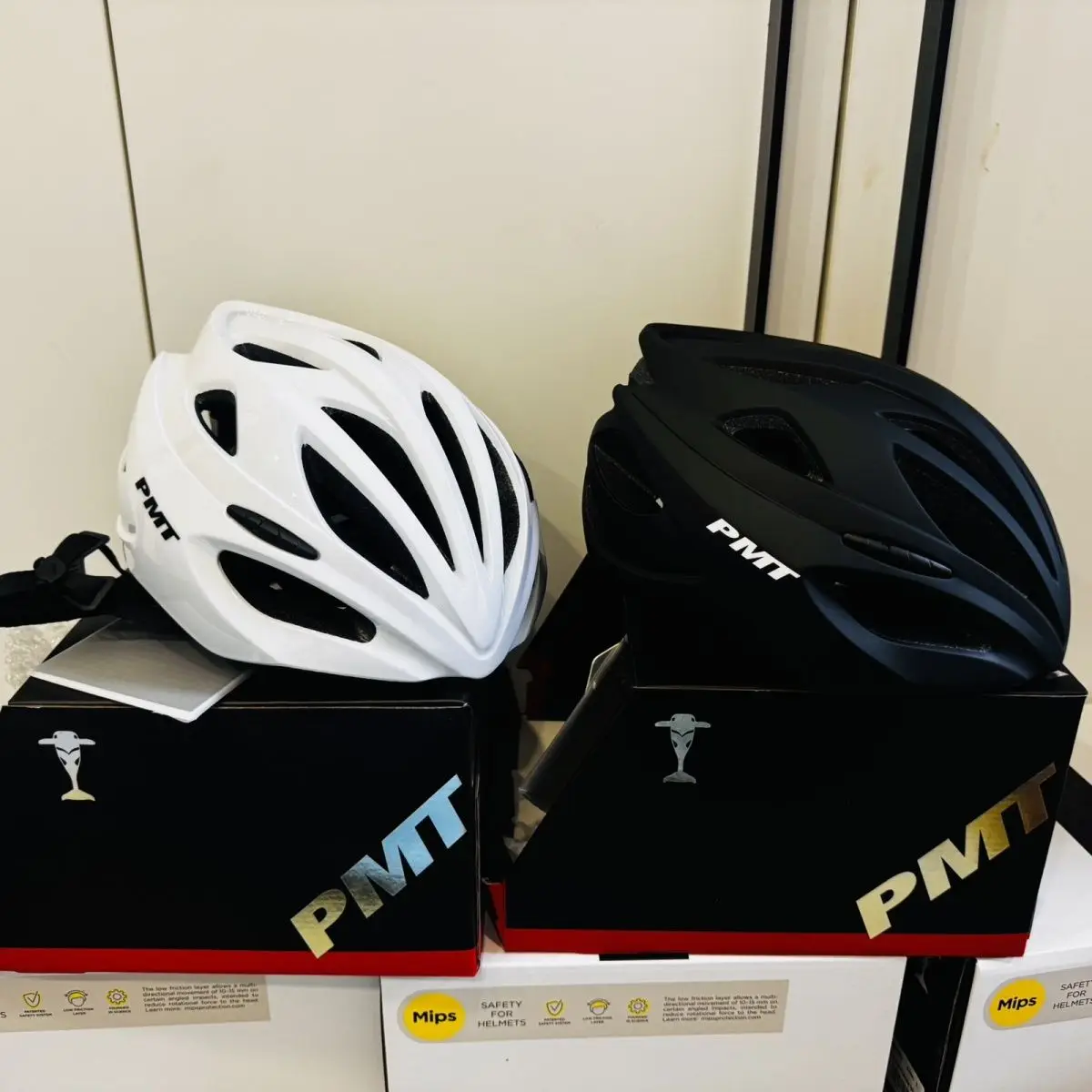 

Super Lightweight Integrally Molded Road Mountain Bicycle Helmet Multi Vent EPS Safety Cycling Helmet For Adult Men Women