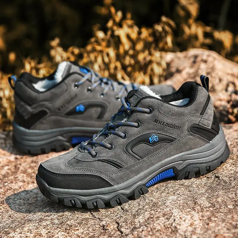 New Outdoor Climbing Shoes Fashionable Women's Hiking Shoes Autumn Winter Fleece Warm Lace-Up Large Size Shoes