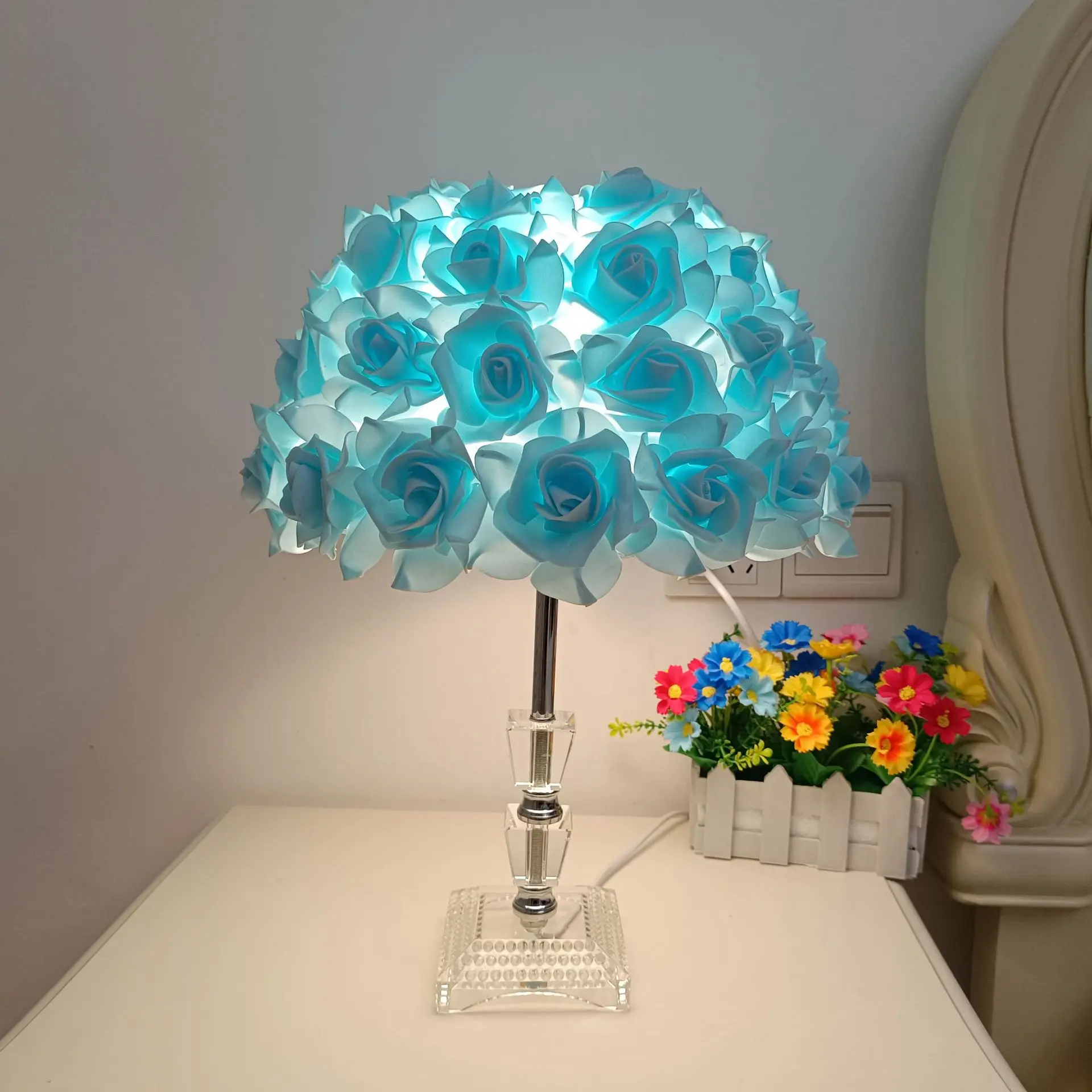 คริสตัลโรสโคมไฟตั้งโต๊ะสร้างสรรค์ช่อดอกไม้โคมไฟห้องนอนตกแต่งไฟกลางคืน