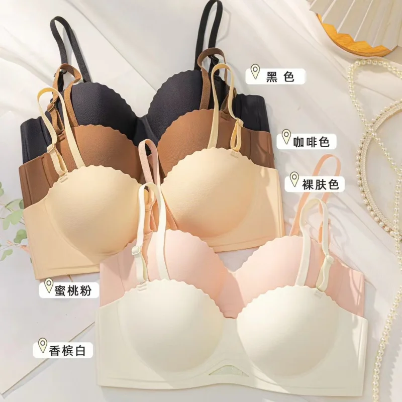 강철 반지가 없는 여성을 위한 새로운 국경 없는 끈이 없는 광택 있는 속옷, 작은 가슴이 모여 있고 가슴이 있고 미끄럼 방지 브라가 있습니다.