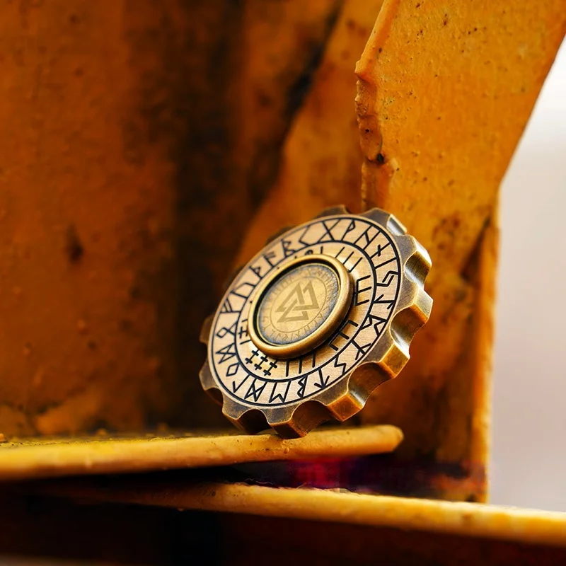 مضحك على الوجهين الفايكنج القراصنة الرجعية النحاس EDC الإصبع الدوران المعادن الضغط لعبة الاصبع هدية الكبار