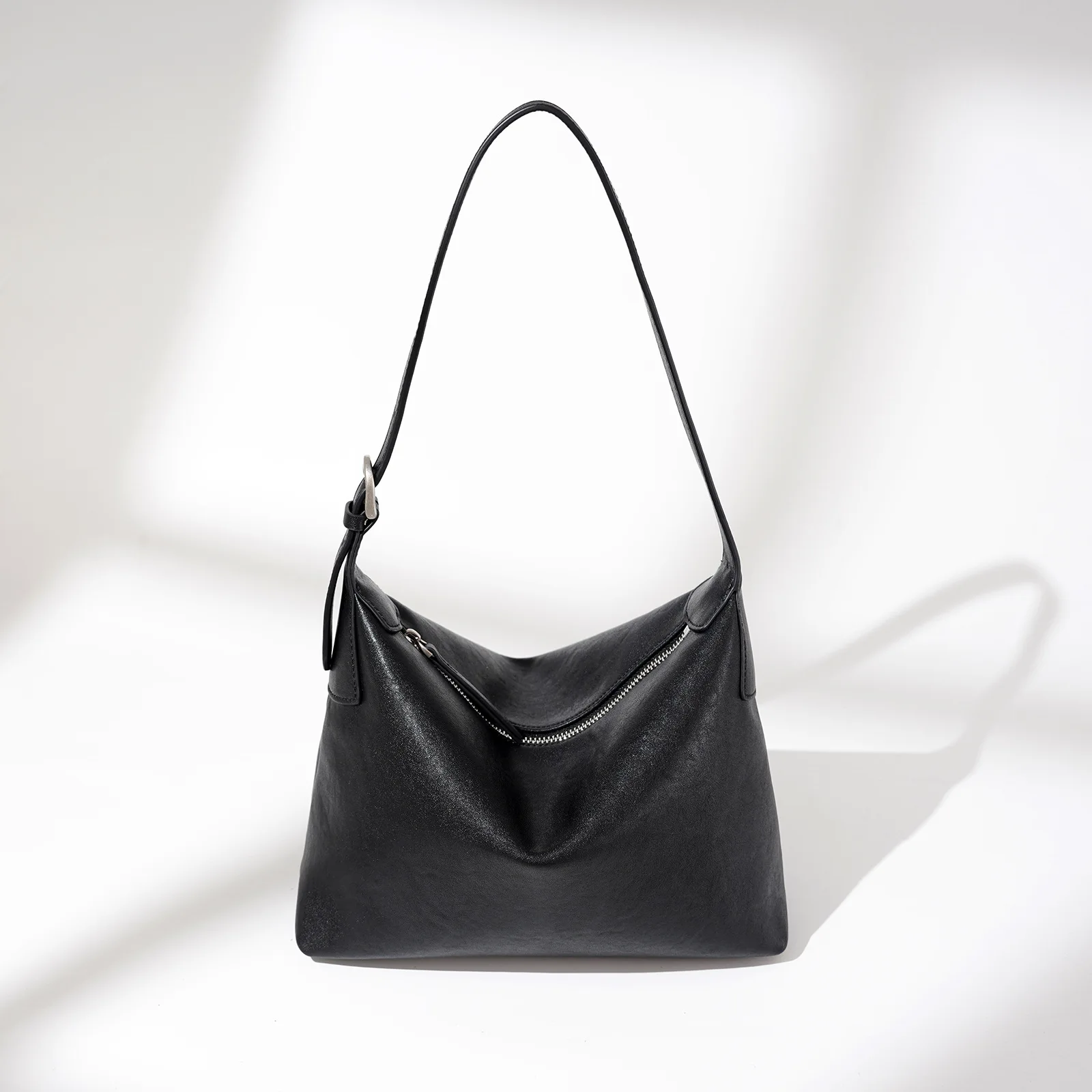 

Women French Retro Shoulder Bag New Simple Casual Two Layer Cowhide Women's Bag Temperament Gentle Versatile Women's Bag