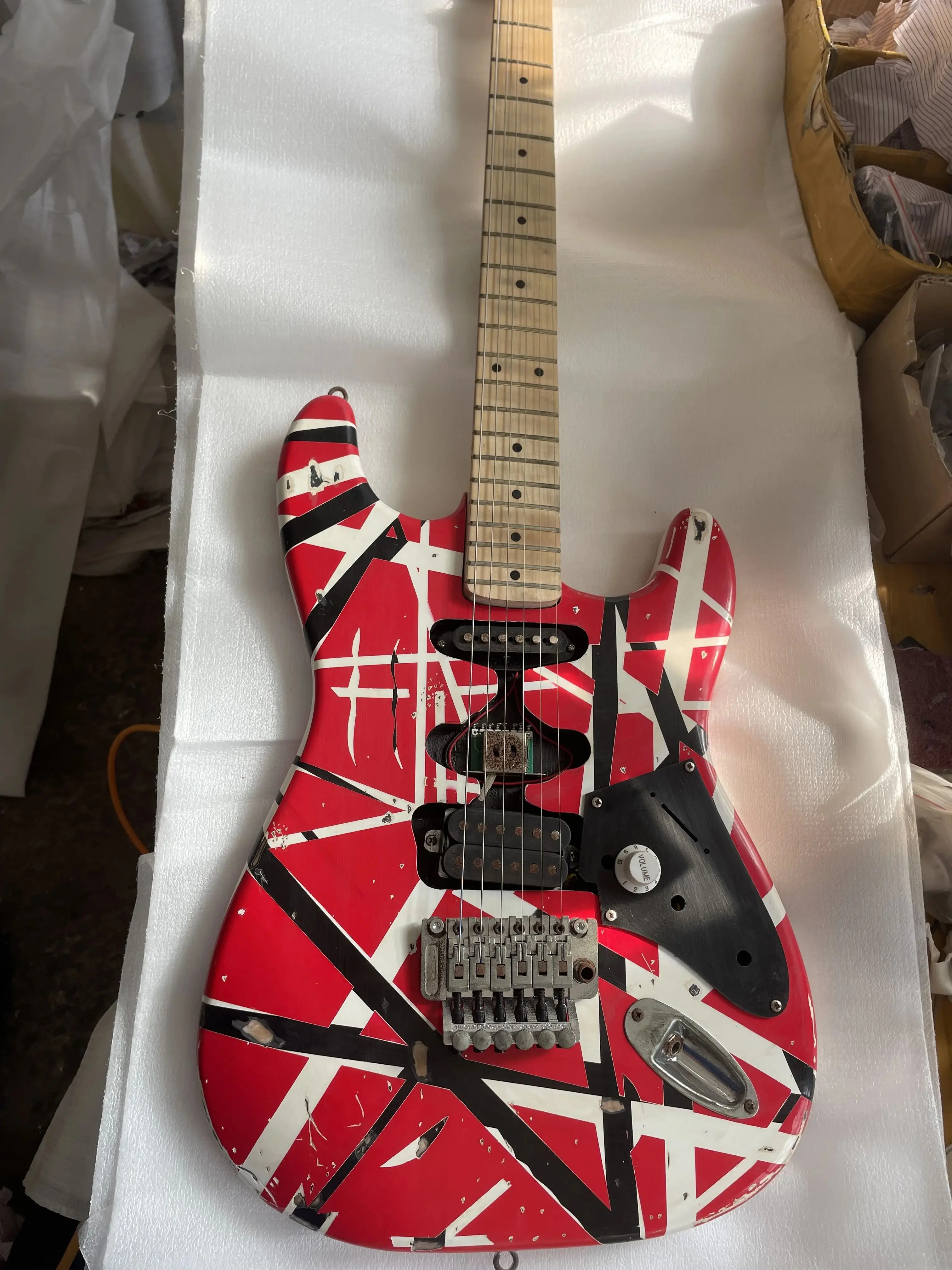 EVH Striped Series Frankie 2023  Red, Black, White  Guitar