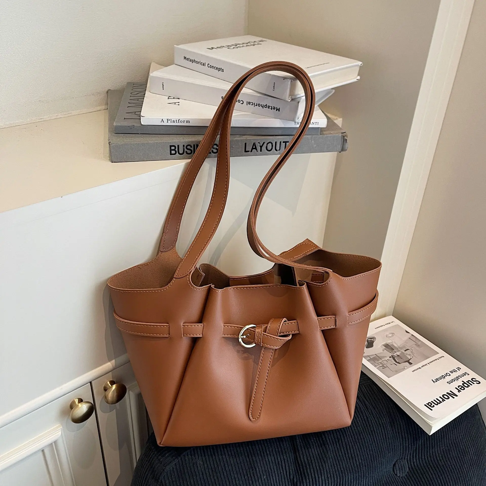 

2025 New Large Capacity Tote Bag for Women Unique Designer Shopper Bag Slouchy Shoulder Purse for Work, Versatile Day to Night