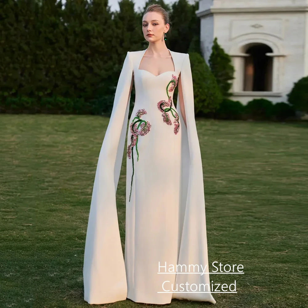 Suknia wieczorowa w kolorze kości słoniowej z Arabii Saudyjskiej, zdobiona koralikami i kamieniami, szyta na miarę, z dekoltem w kształcie serca, długimi rękawami, peleryną, prosta, formalna suknia balowa.