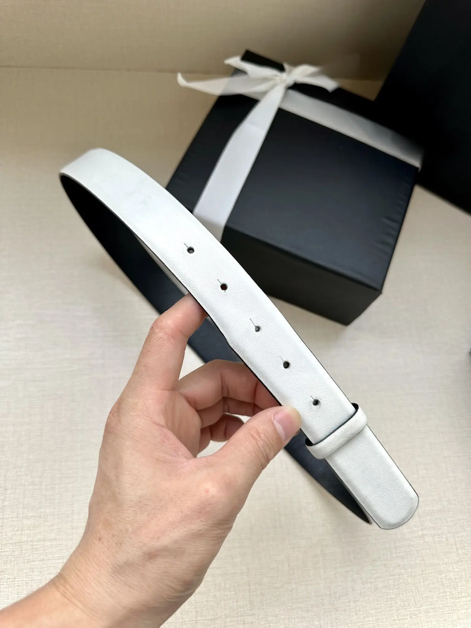 Solid White Flat Grain Cowhide Belt Strap, No Buckle, Fine Edge Cutting, Multiple Adjust Holes