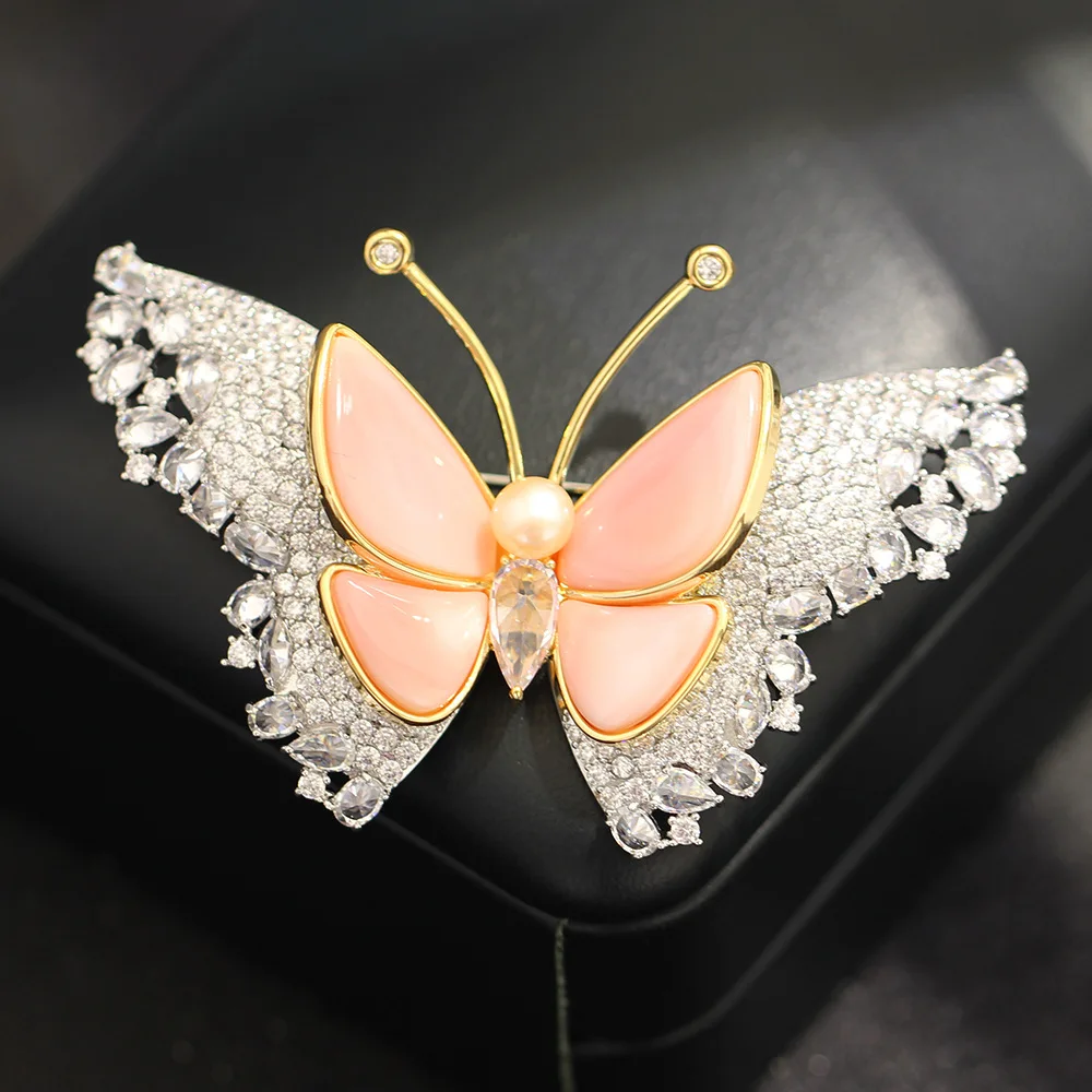 New High-end Light Luxury Heavy Industry Zircon inlaid Pink Shell Butterfly Brooch Elegant Insect Accessories Pins for Women