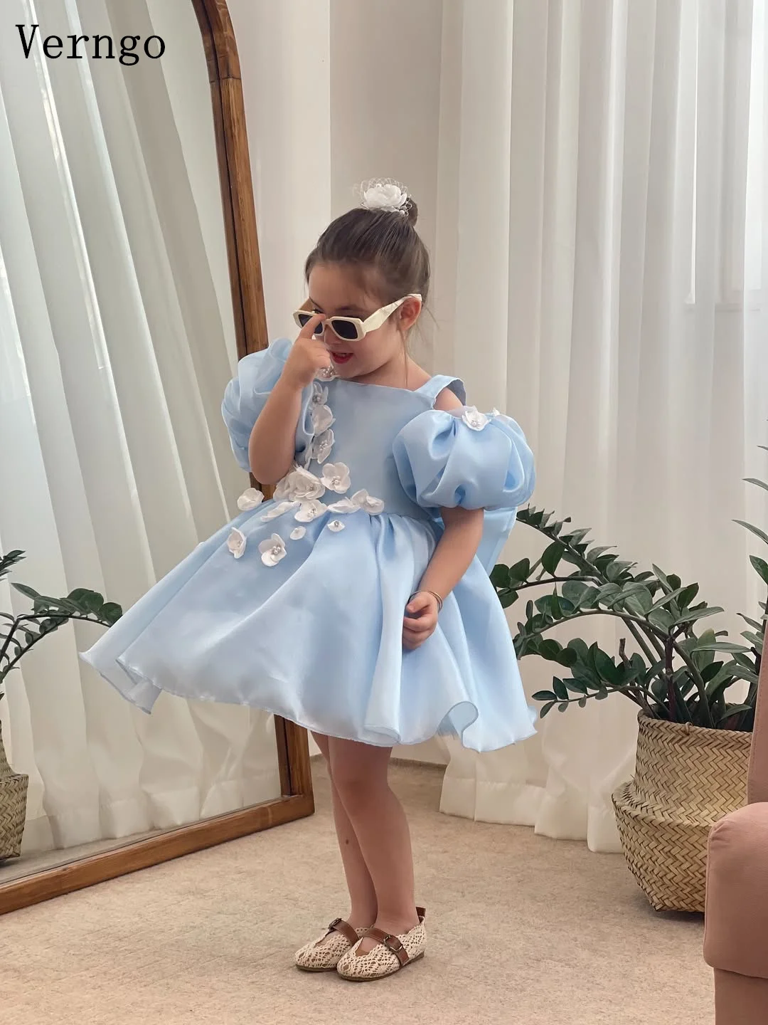 Verngo ブルーオーガンザアップリケガールフラワードレススクエアカラー半袖 A ライン誕生日パーティードレスカスタマイズ