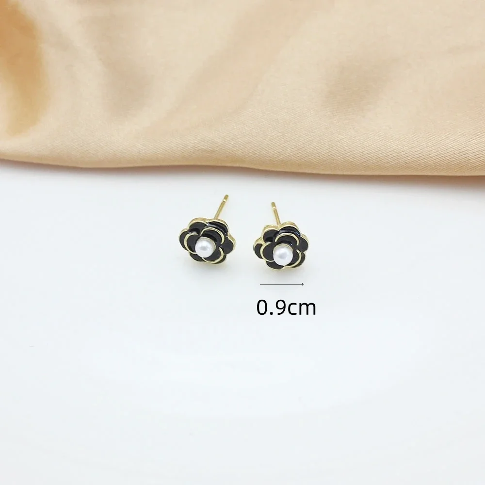 Mini Camellia Flower White Black Enamel Stud Earrings for Women Sweet Geometric Brincos Jewelry Wholesale Summer Girl Gift