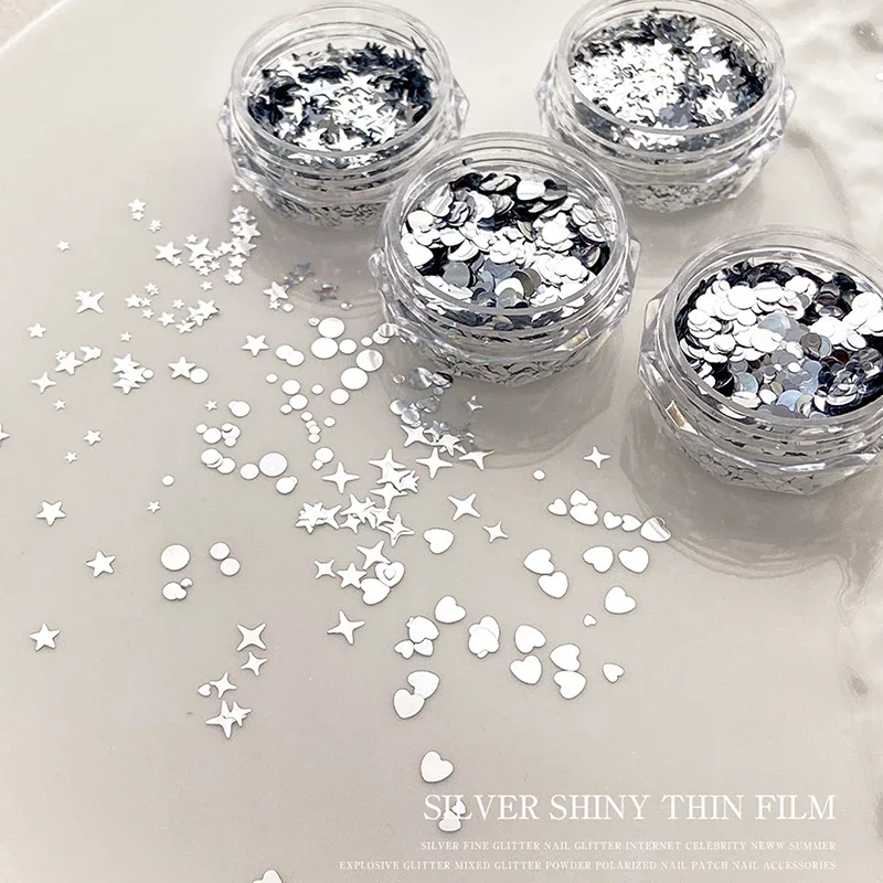 ชุดตกแต่งเล็บ 1 กระปุก ประกายเงินวิบวับ รูปทรงผสมผสาน ลายดาว รูปหัวใจ ดาวเล็ก แผ่นตกแต่งเล็บ ลายเพลท ประกายวิบวับ สติ๊กเกอร์ตกแต่งเล็บ