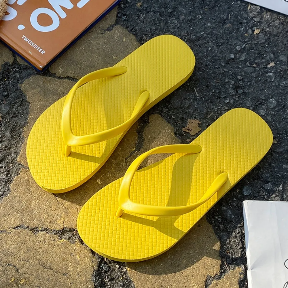 2025 new flip flops for women! Anti slip flat bottomed sandals, suitable for wearing beach shoes outside in summer