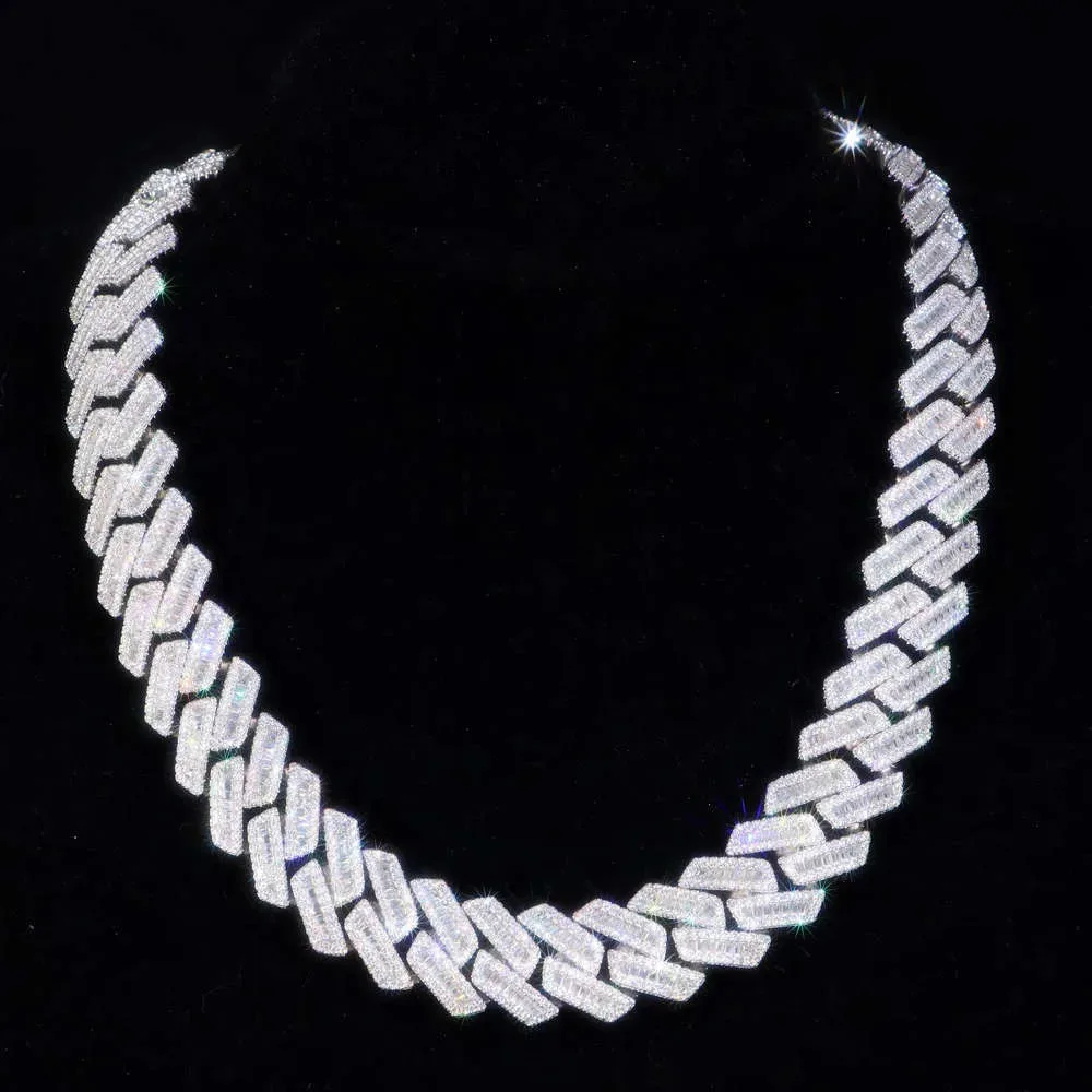 

Moissanite Hiphop Necklace 925 Sterling Silver Iced Out Luxury 18mm Baguette Moissanite Cuban Chain