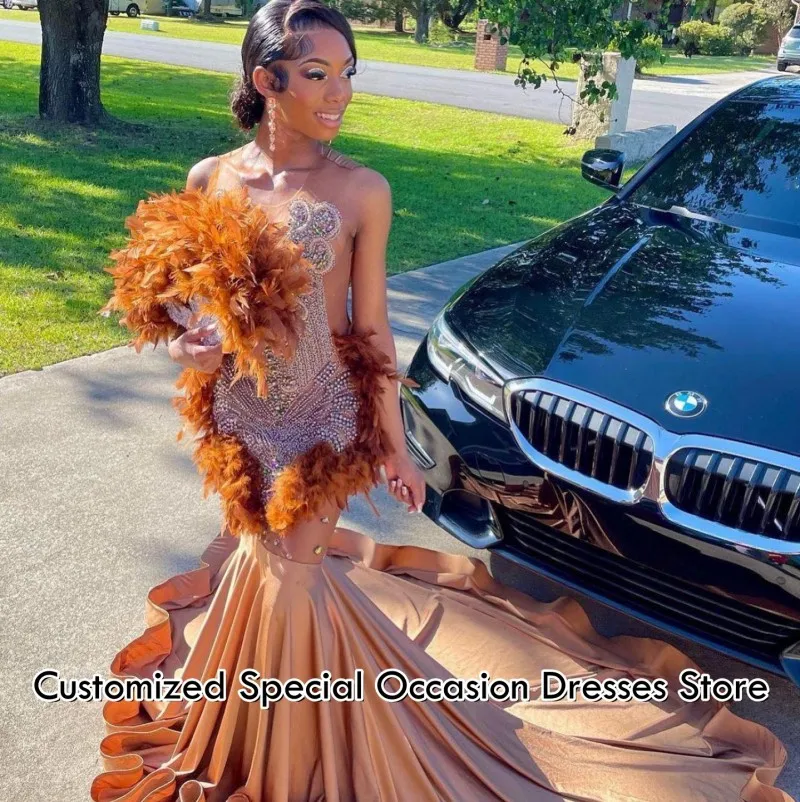 Sexy V-hals Prom Dresses 2026 Kralen Crystal Feather Zeemeermin Ruches Feestjurk Zwarte Meisjes Afrikaanse Avondjurken Aangepast