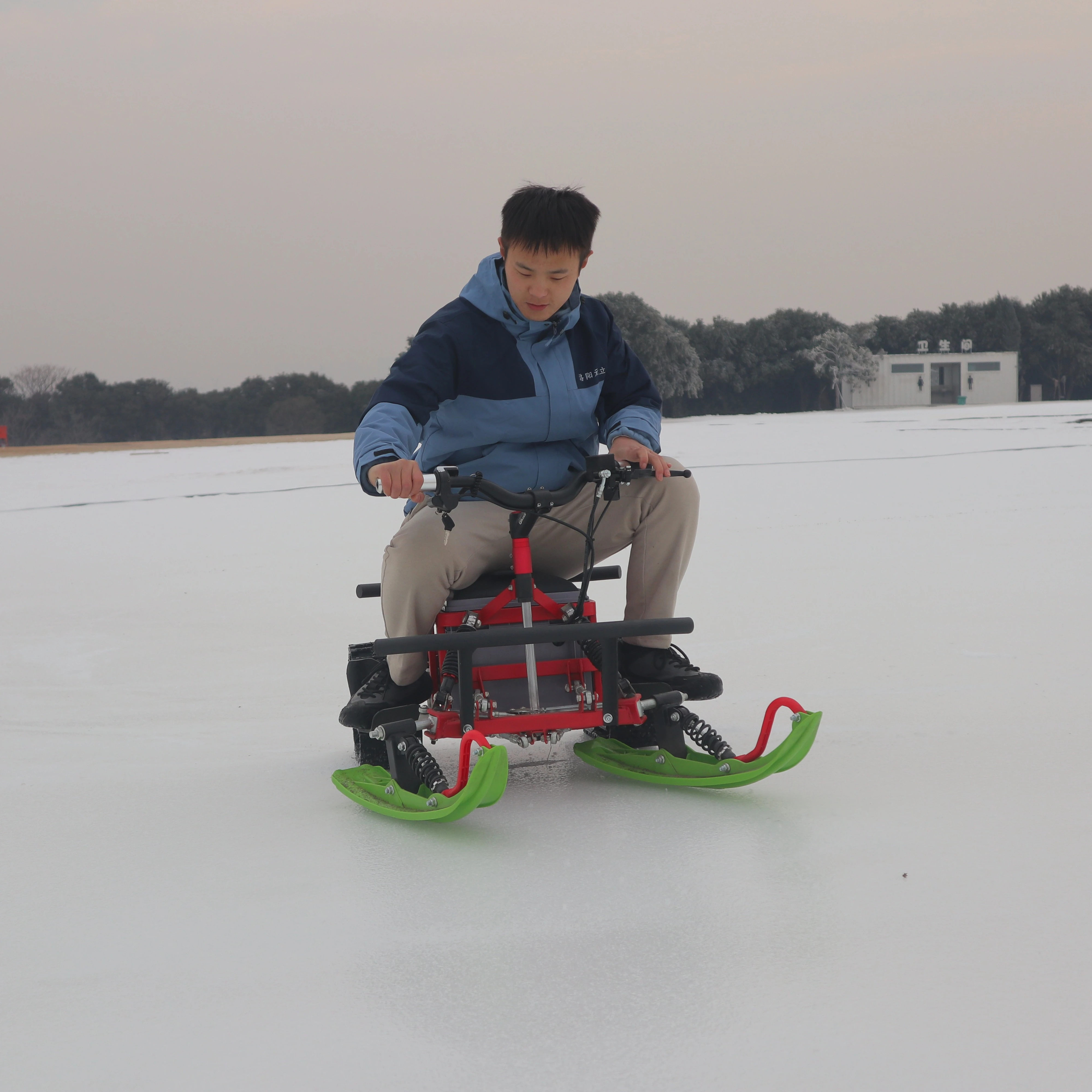 

Adult Children's 48v Motor Drive Snowmobile Toy for 7 People Play Drifting and Towing Product Genre
