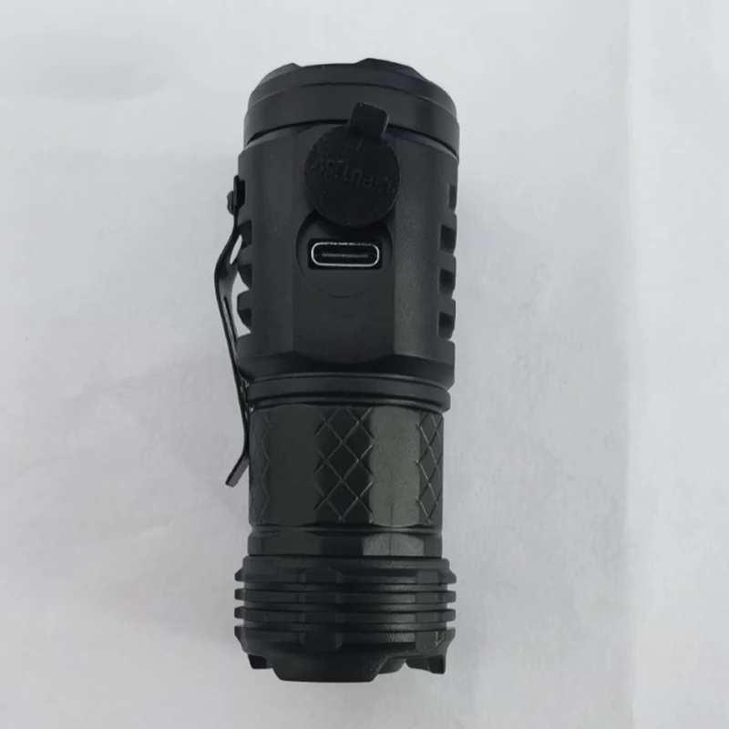 Mini linterna LED de plástico Universal, práctica, pequeña, multifuncional, con Clip para bolígrafo de carga, linterna brillante de tres ojos